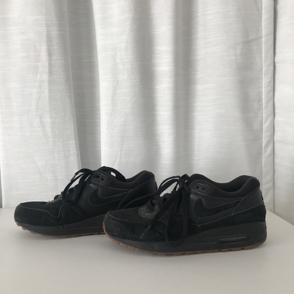 nike air max 1 black suede